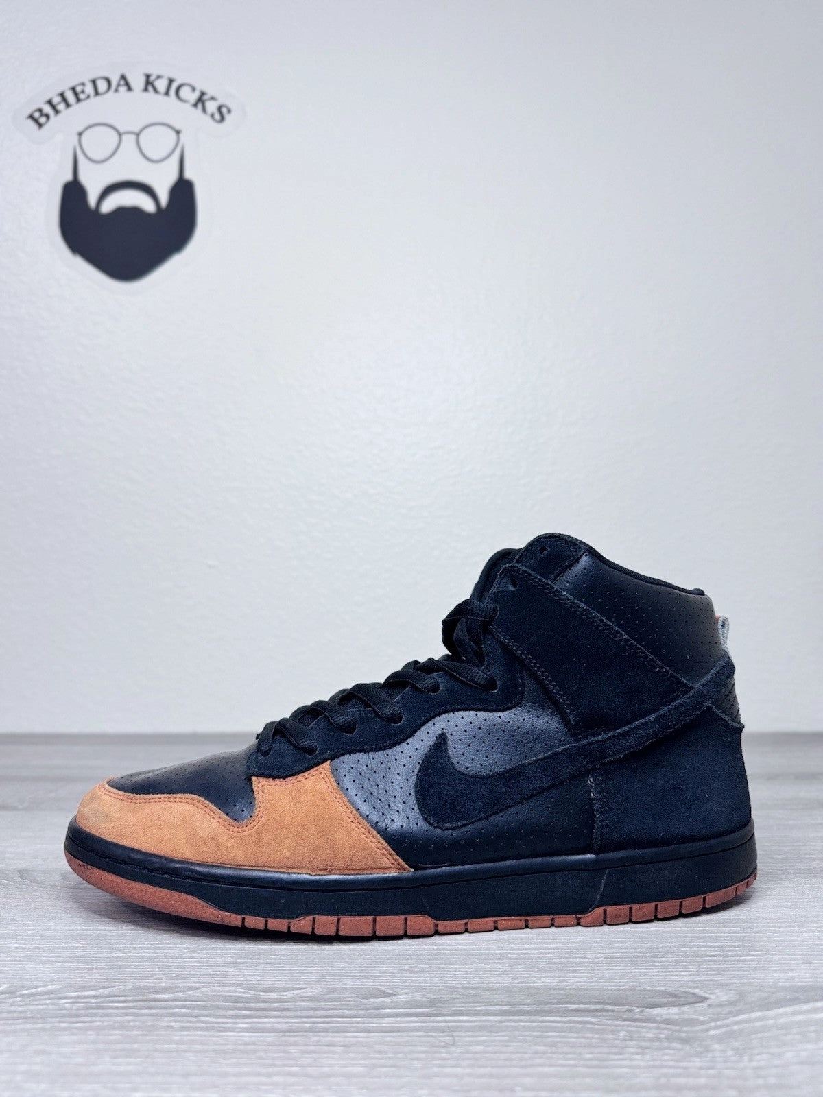 Size 12 - Nike SB Dunk High Black Solar Orange 305050-005 Preowned Authentic Asics Gel Noosa Running Shoes