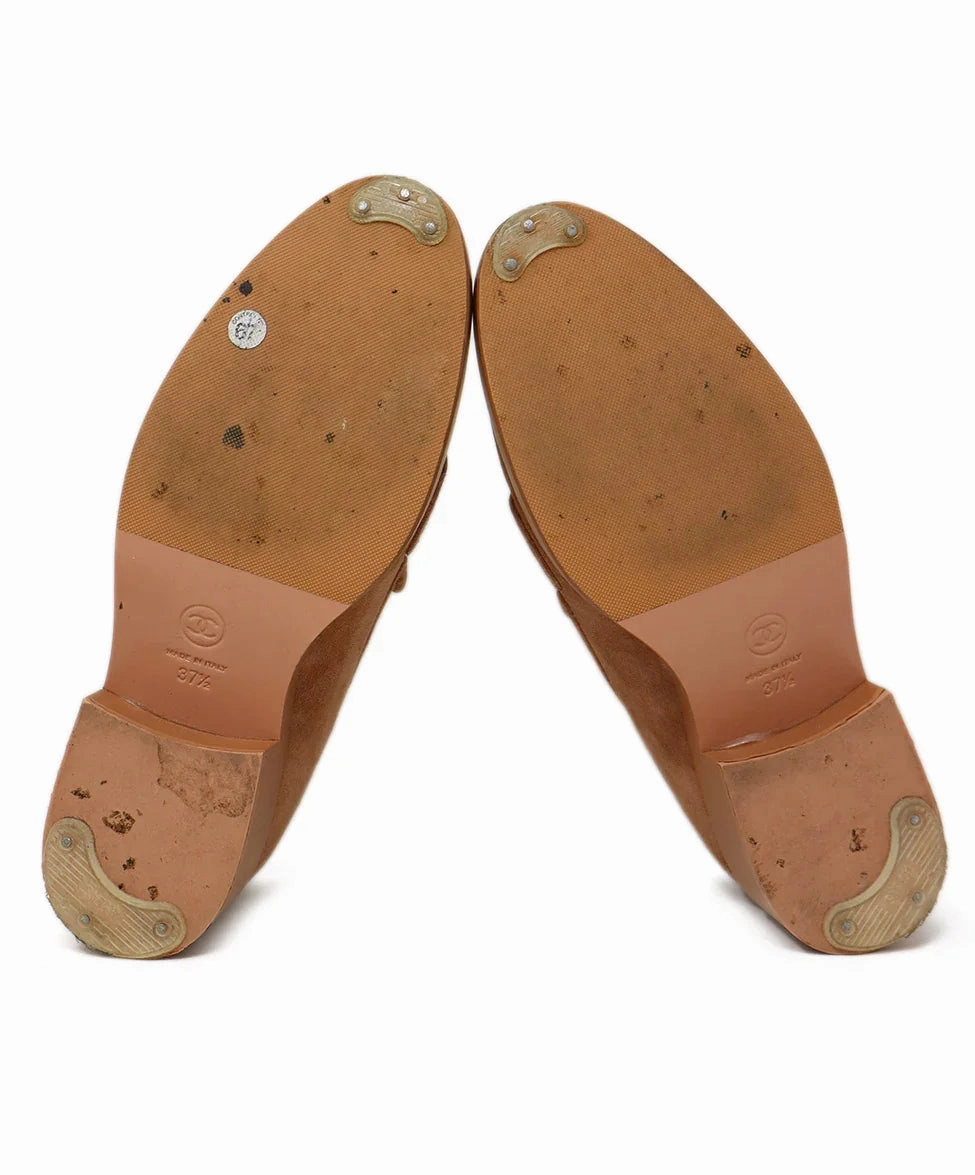 Loafers Fall 2024 Chanel Pink Suede & Gold Hardware Loafers sz 7.5