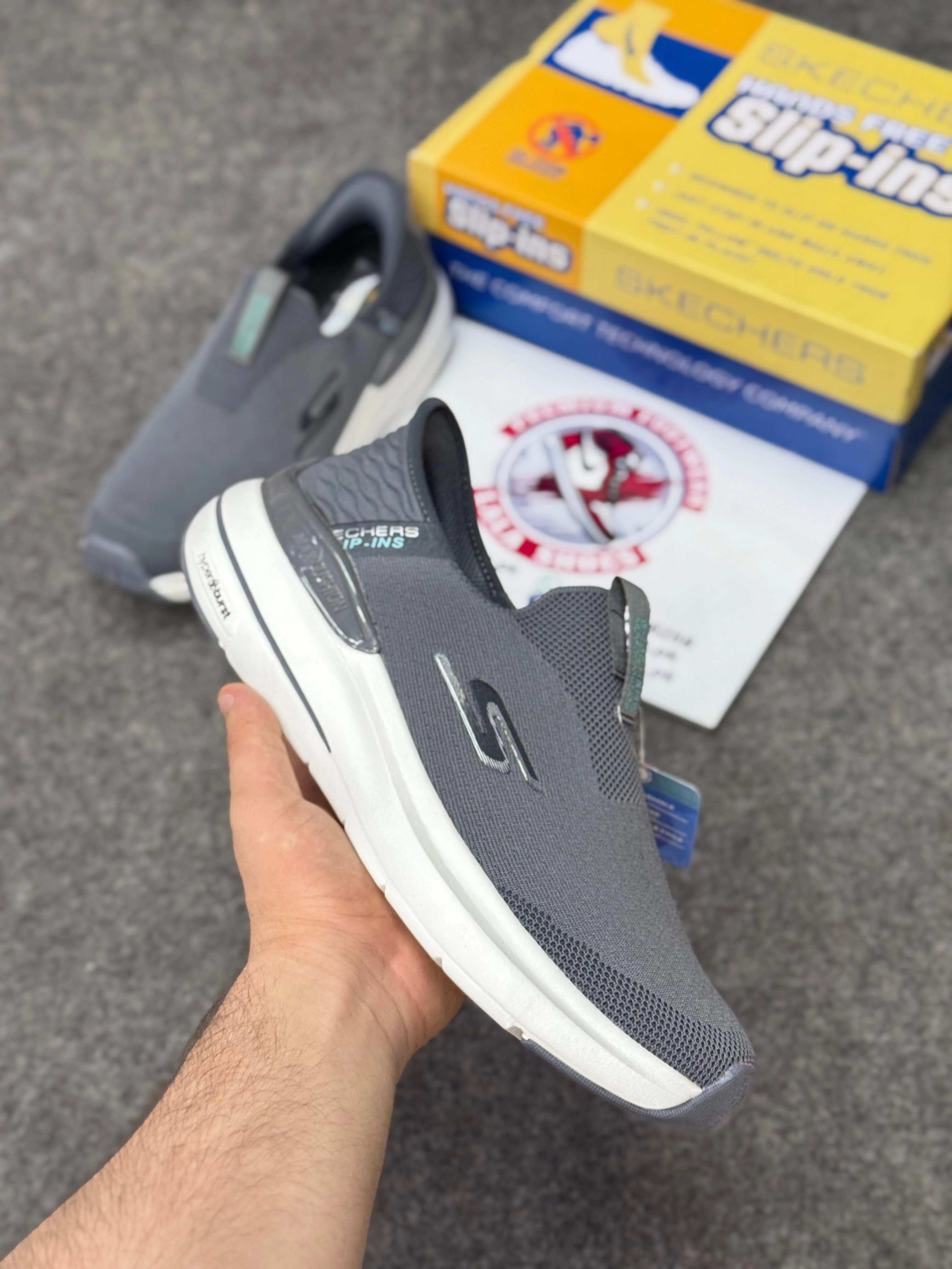 Wide Running Shoes Skechers Slip-ins: Max Cushioning Hyper Burst Grey white, Air-Cooled Memory Foam