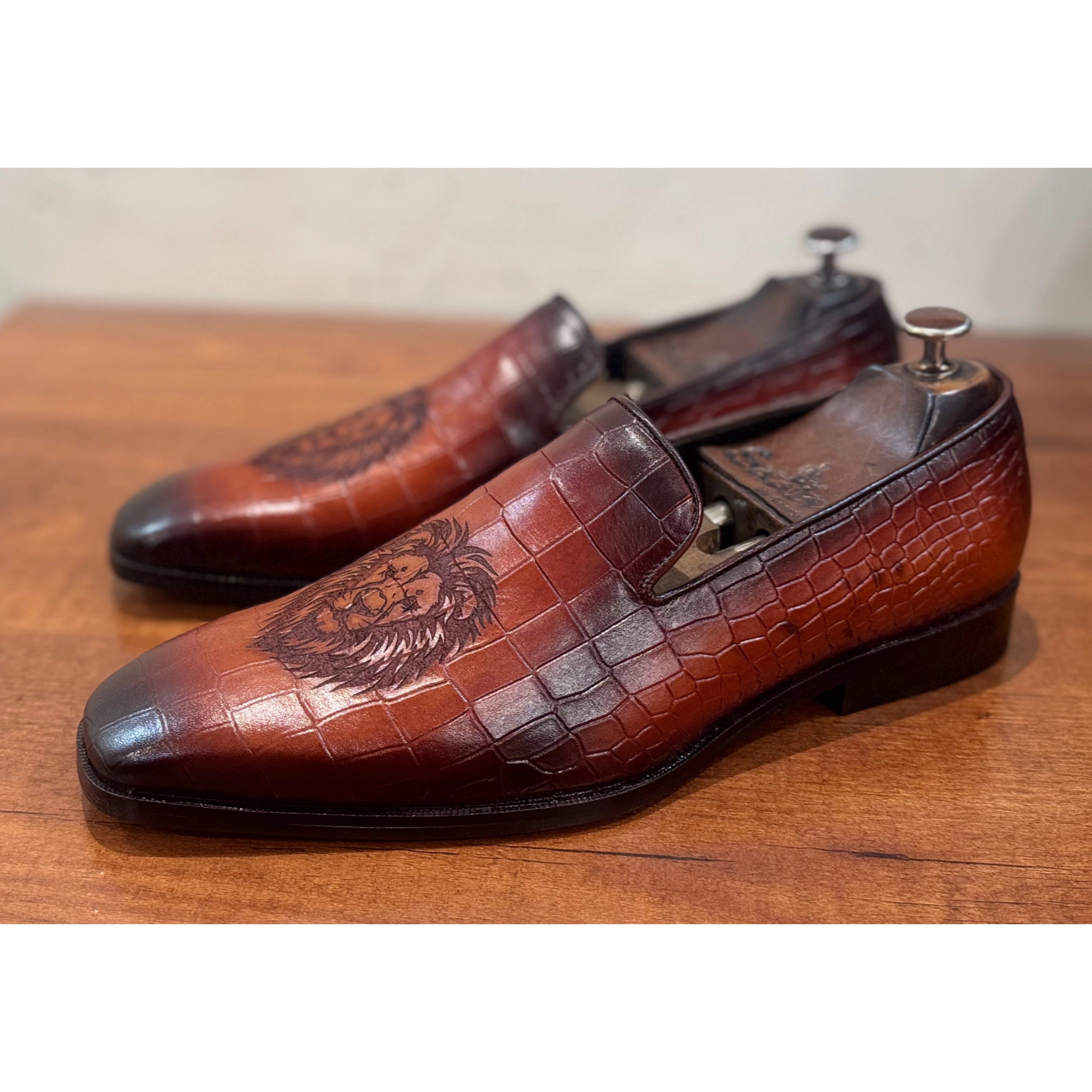 Shiny Leather Loafers Lion Hand Patina Loafers