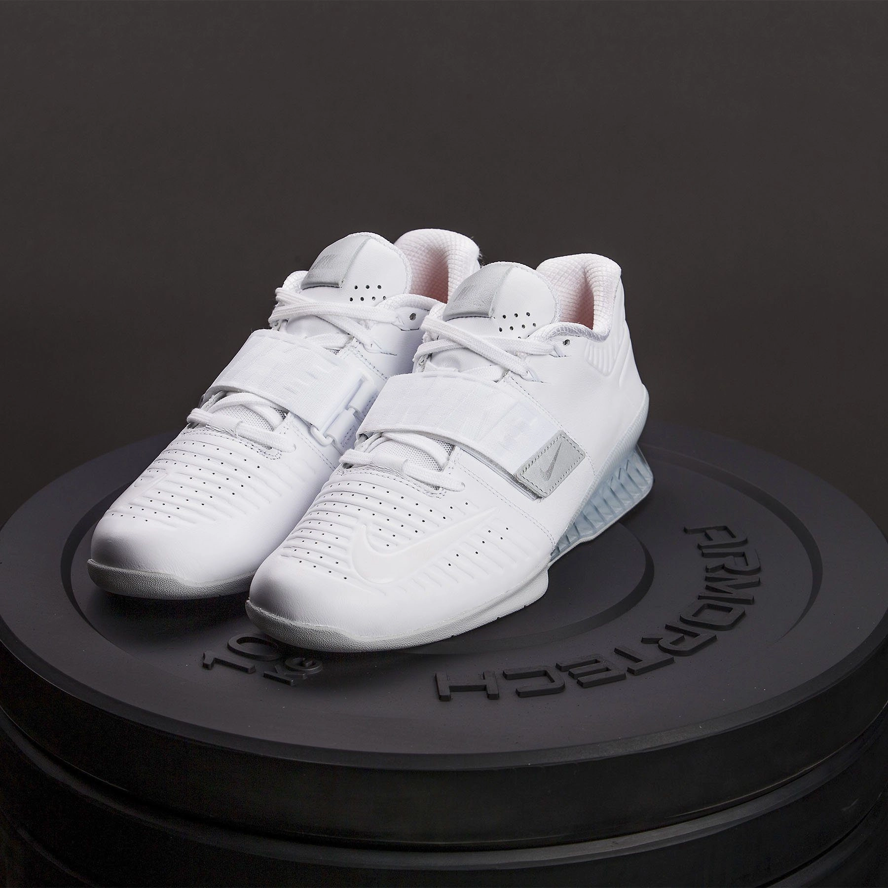 Asics Flagship Shoe Nike - Romaleos 3 XD Men's Weightlifting Shoes (White/Metallic Platinum)