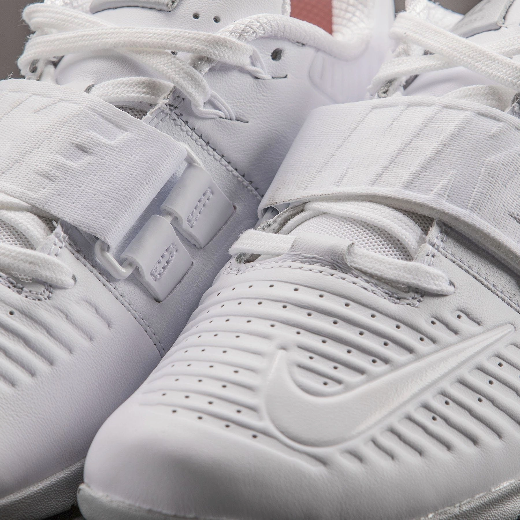 Asics Supreme Lyteflex 2 Wrestling Shoes Nike - Romaleos 3 XD Men's Weightlifting Shoes (White/Metallic Platinum)