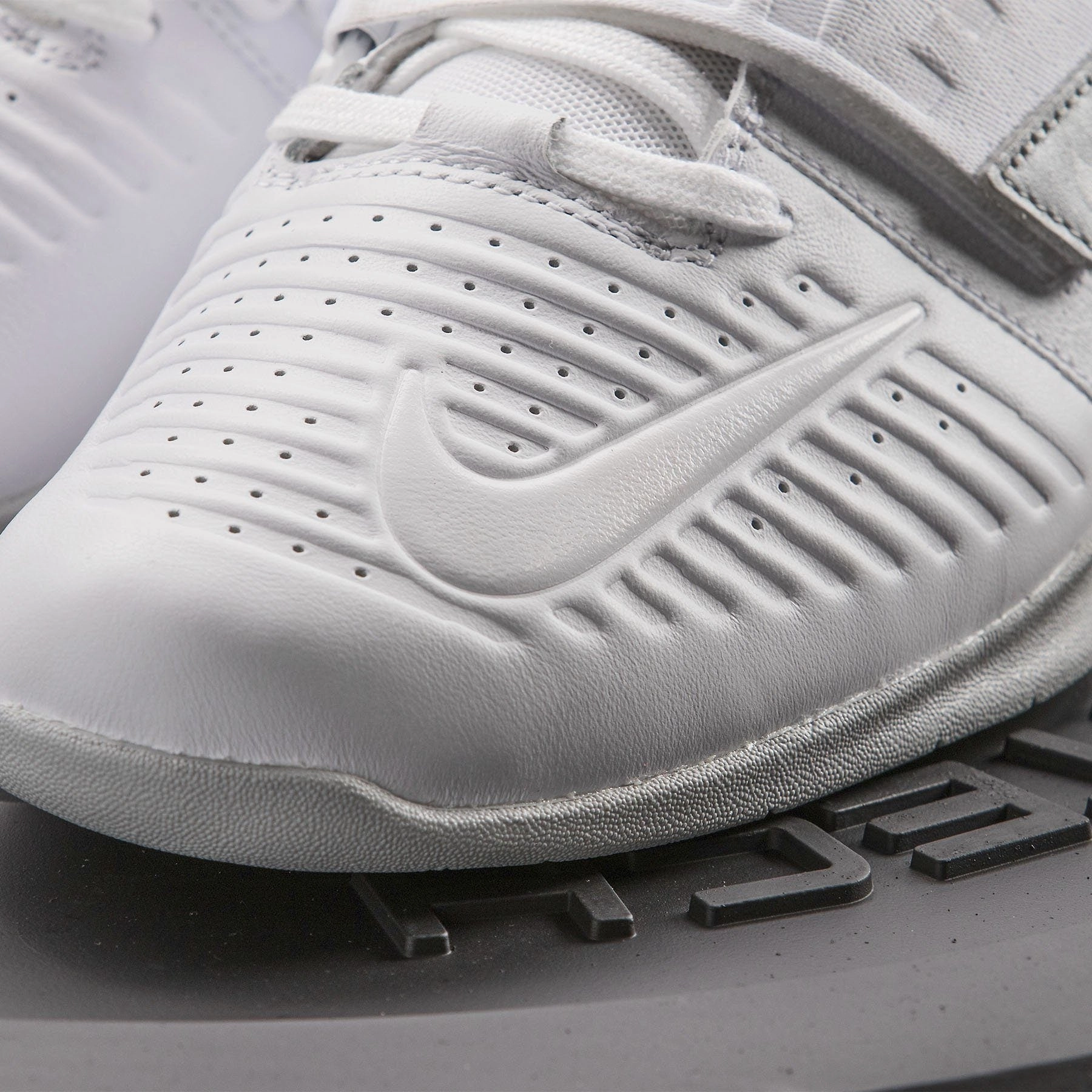 Nike - Romaleos 3 XD Women's Weightlifting Shoes (White/Metallic Platinum) Asics Gel Cumulus 23 Running Shoes