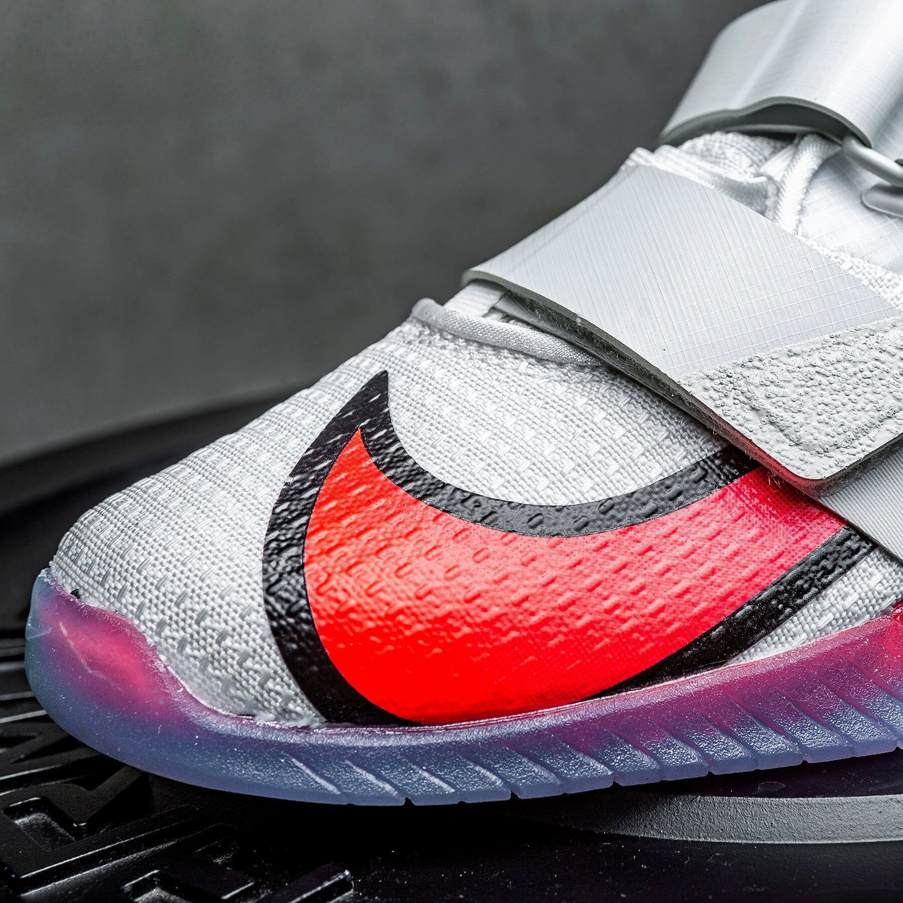 Asics Wrestling Shoes Size 4 NIKE - ROMALEOS 4 SE Men's Training Shoe - PALE IVORY/HYPER VIOLET-FLASH CRIMSON