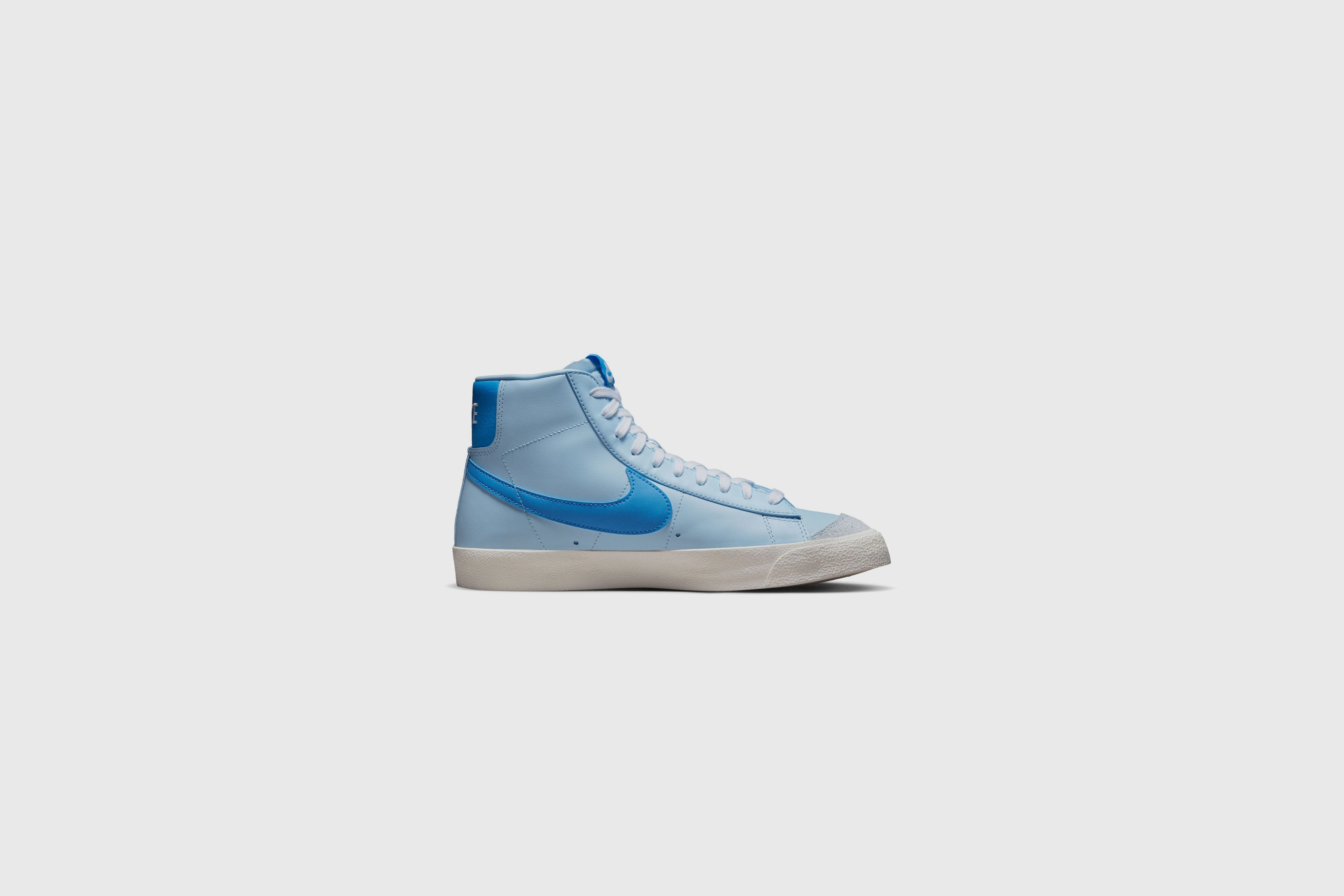 Nike Blazer Mid 77 VNTG (Celestine Blue/University Blue) Asics Gel Cumulus 18 Running Shoe