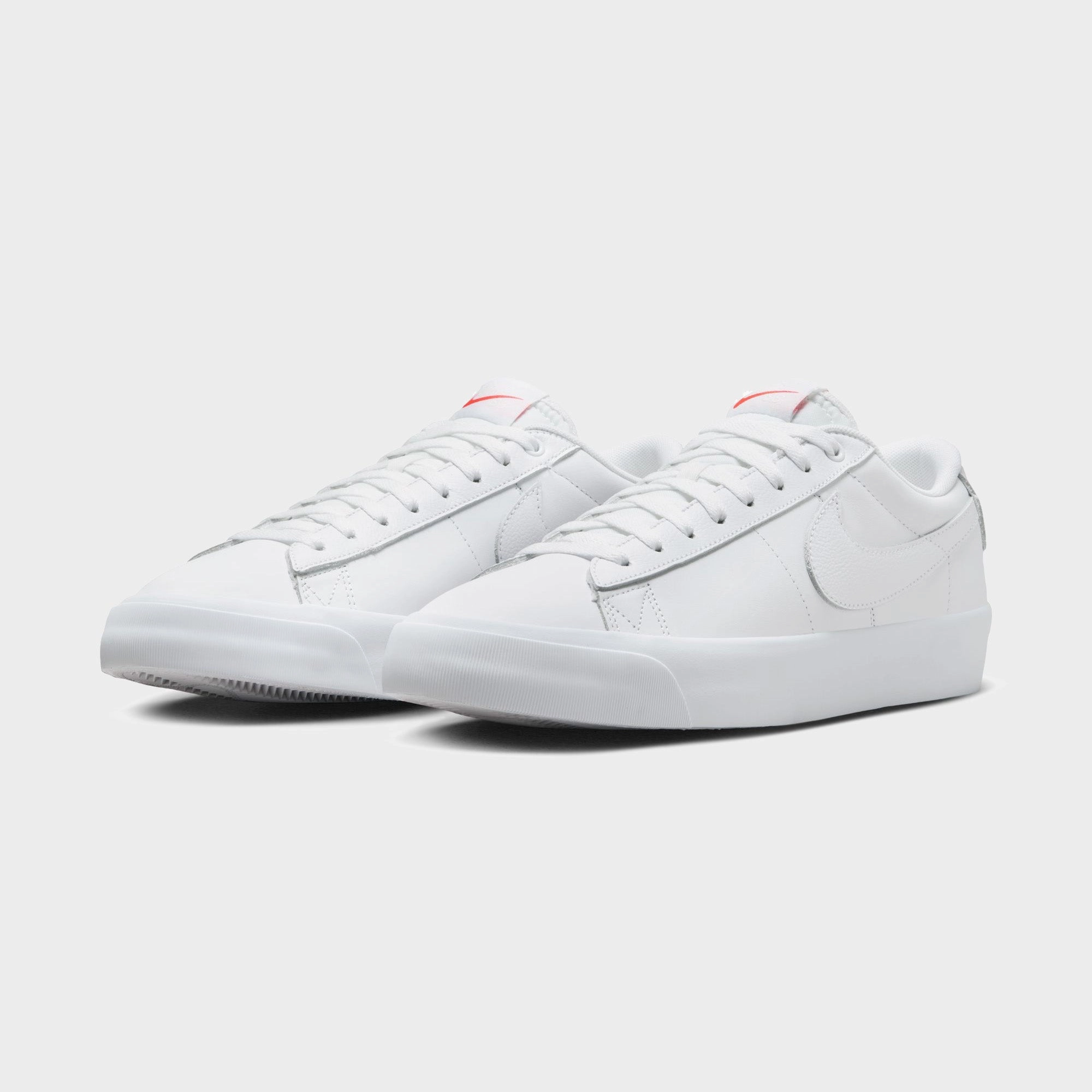 NIKE SB BLAZER LOW PRO GT ISO - WHITE/WHITE Asics Gel-rocket 8 Volleyball Shoe