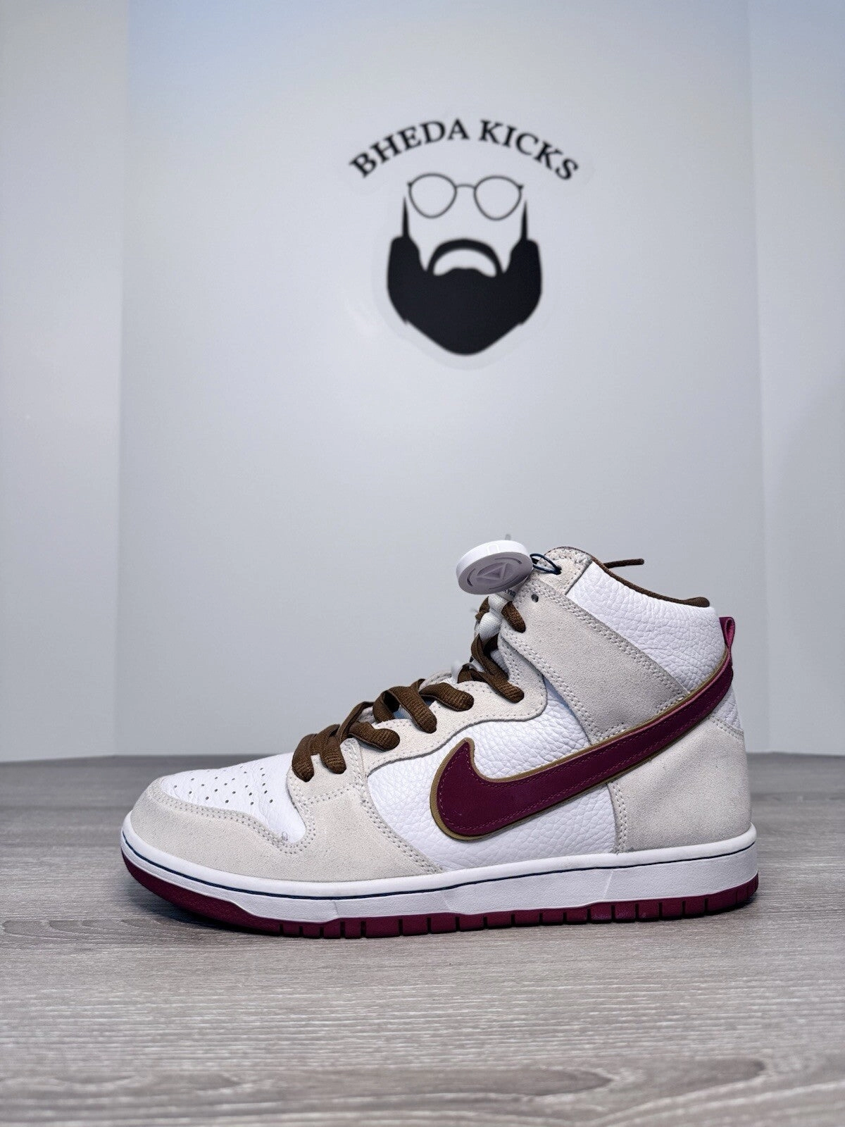 Asics Gt-1000 10 Running Shoes Size 10.5 - Nike SB Dunk High Pro Crimson Sail 2020 CV9499-100 Preowned