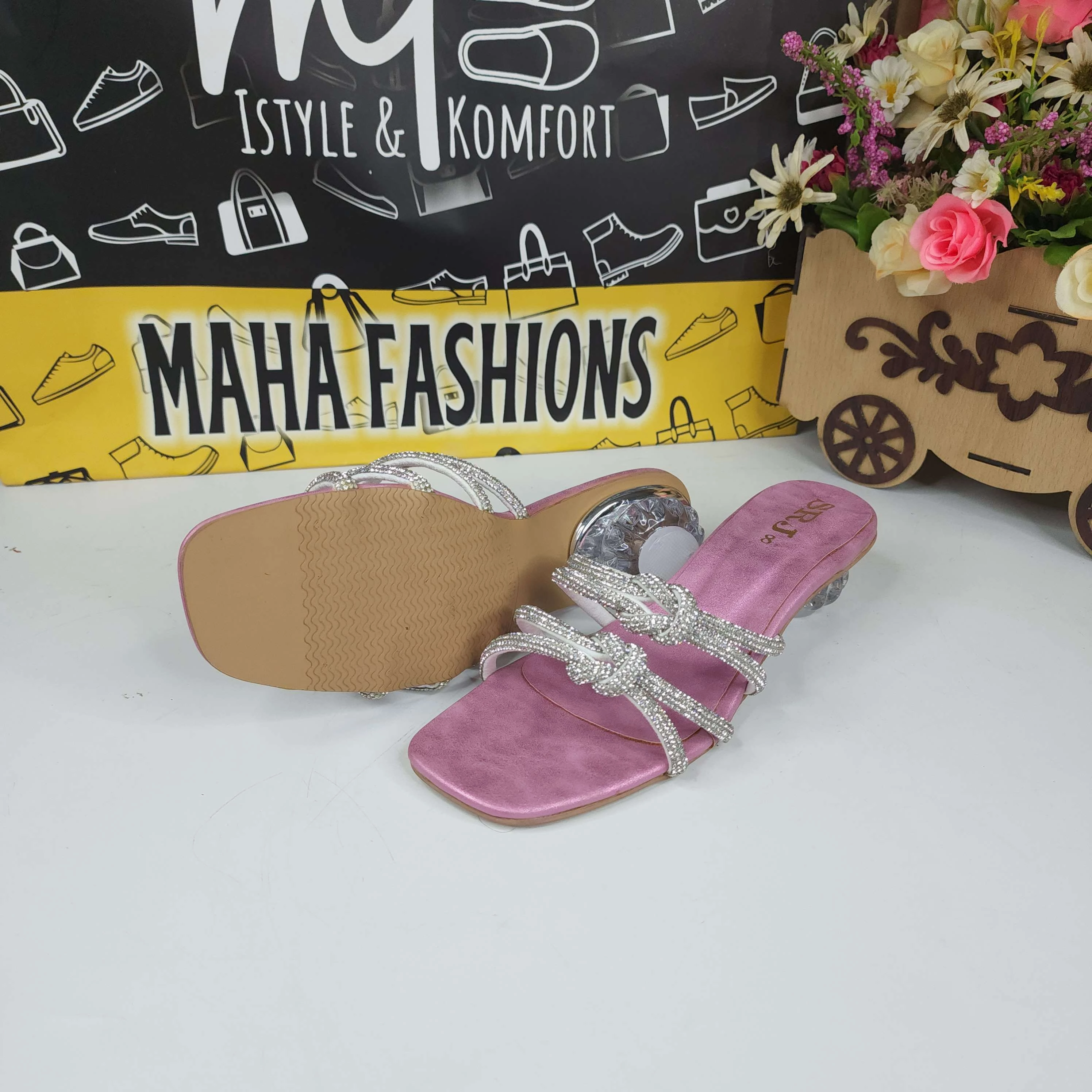 Cat With Slippers Pink Studs Slippers