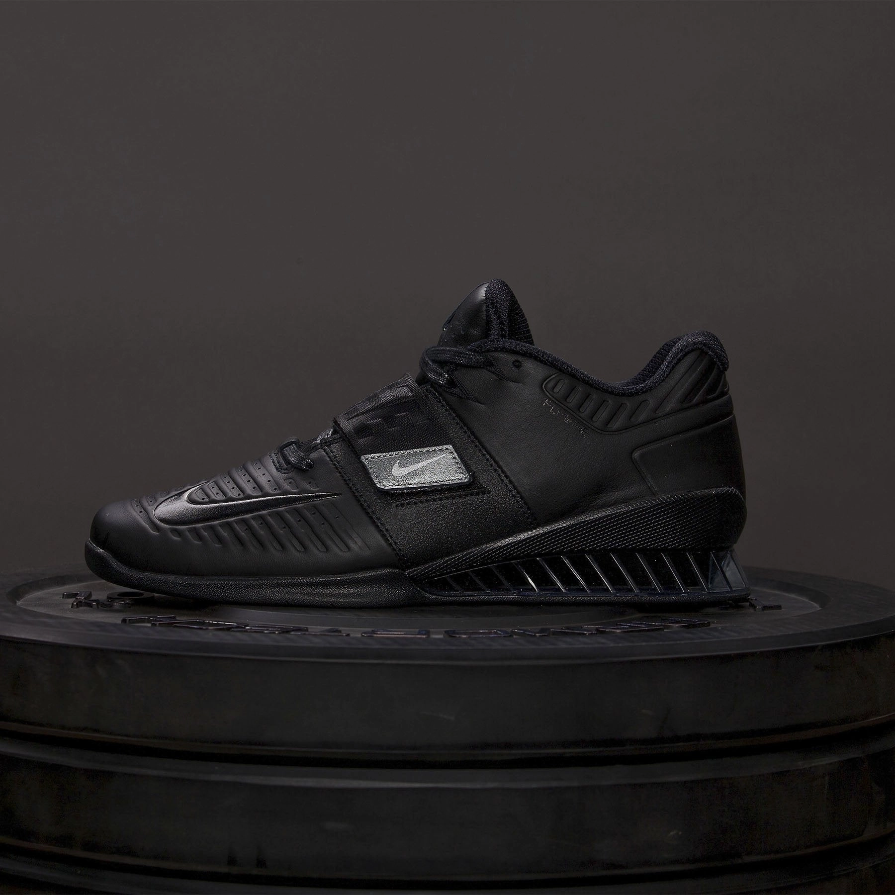 Nike - Romaleos 3 XD Men's Weightlifting Shoes (Black/Metallic Bomber Grey) Asics Classic Wrestling Shoes