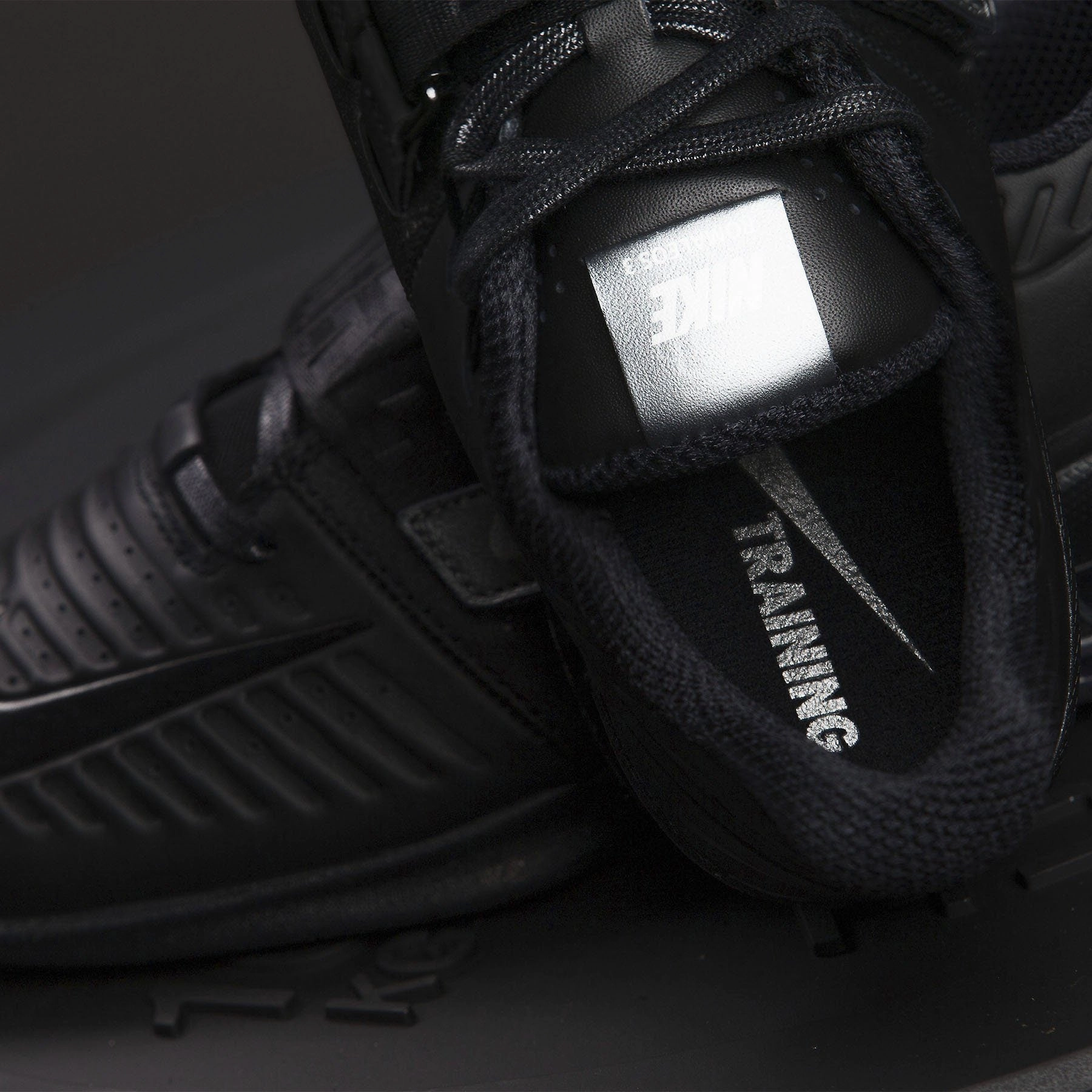 Nike - Romaleos 3 XD Men's Weightlifting Shoes (Black/Metallic Bomber Grey) Asics Gel-lethal Field Shoes