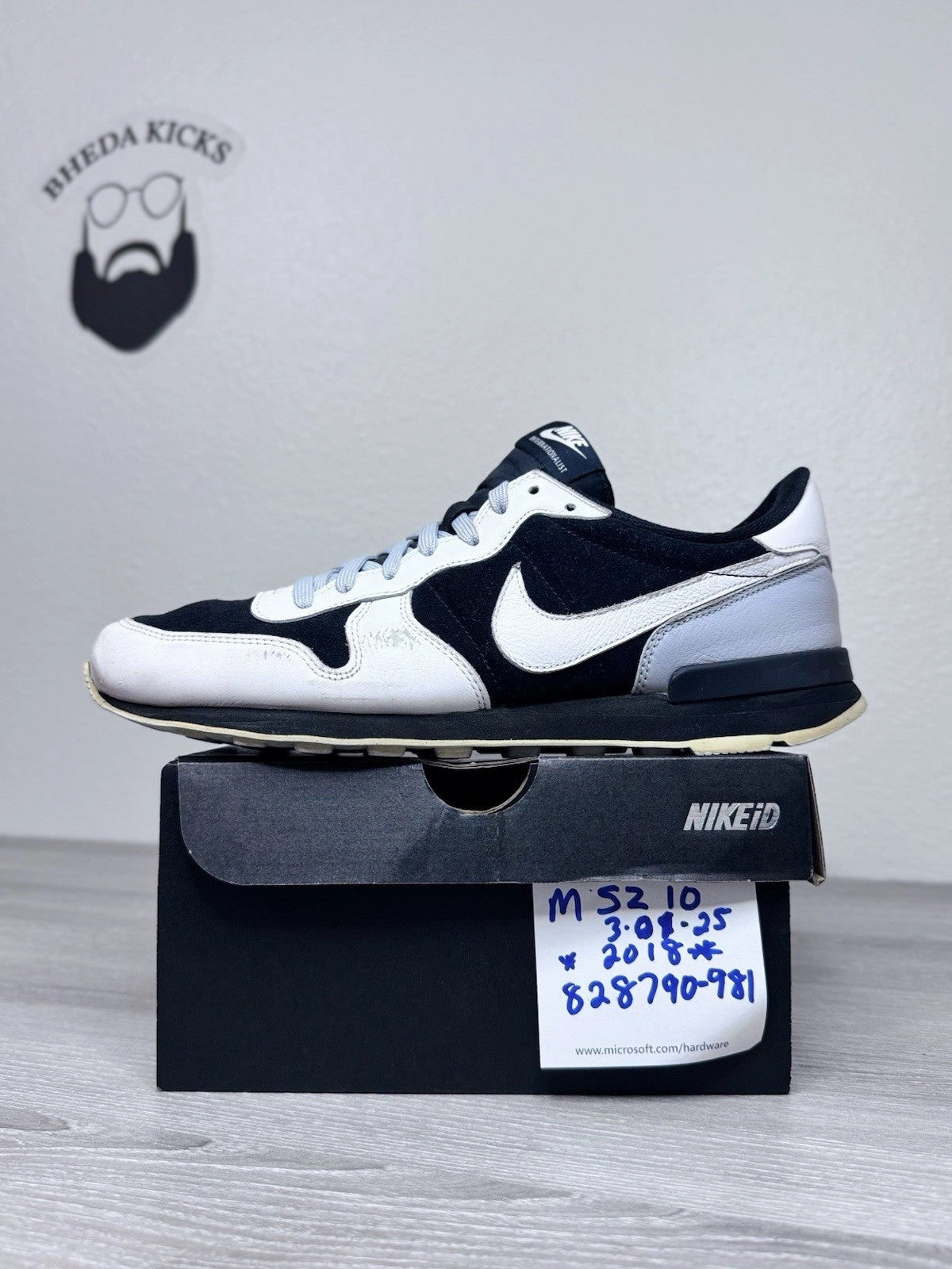 Size 10 - Nike Internationalist iD Shoes 828790-981 Preowned Authentic Rare Asics Cushioning Shoe