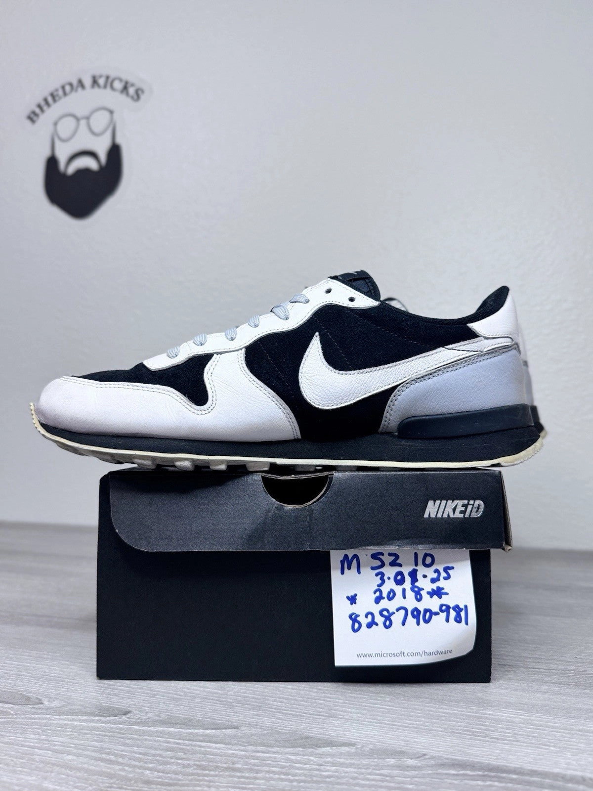Size 10 - Nike Internationalist iD Shoes 828790-981 Preowned Authentic Rare Asics Workout Shoe