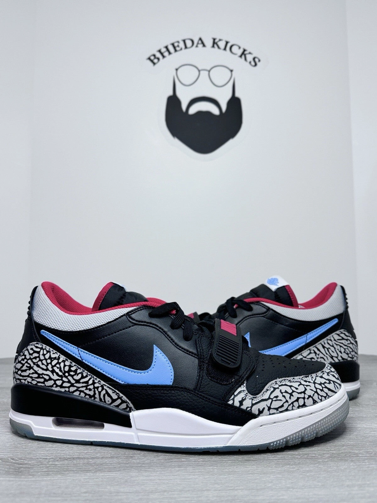 Asics Gel Rocket 11 Badminton Shoes Size 11.5 - Nike Air Jordan Legacy 312 Low Chicago Flag Black Red CD7069-004