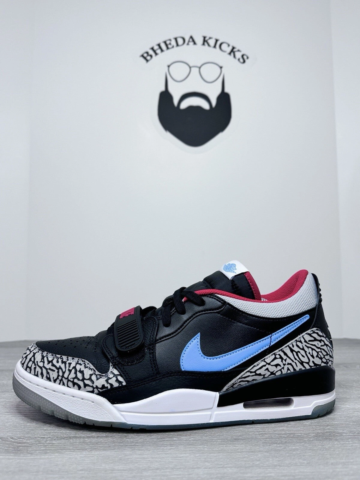 Amazon Asics Walking Shoes Size 11.5 - Nike Air Jordan Legacy 312 Low Chicago Flag Black Red CD7069-004