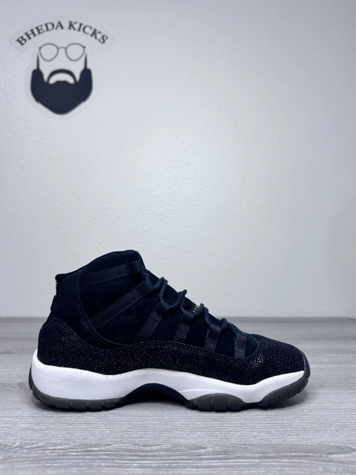 Asics Contend 8 Grade School Running Shoes Size 6y - Nike Air Jordan 11 Retro Heiress Black Stingray 852625-030 GS