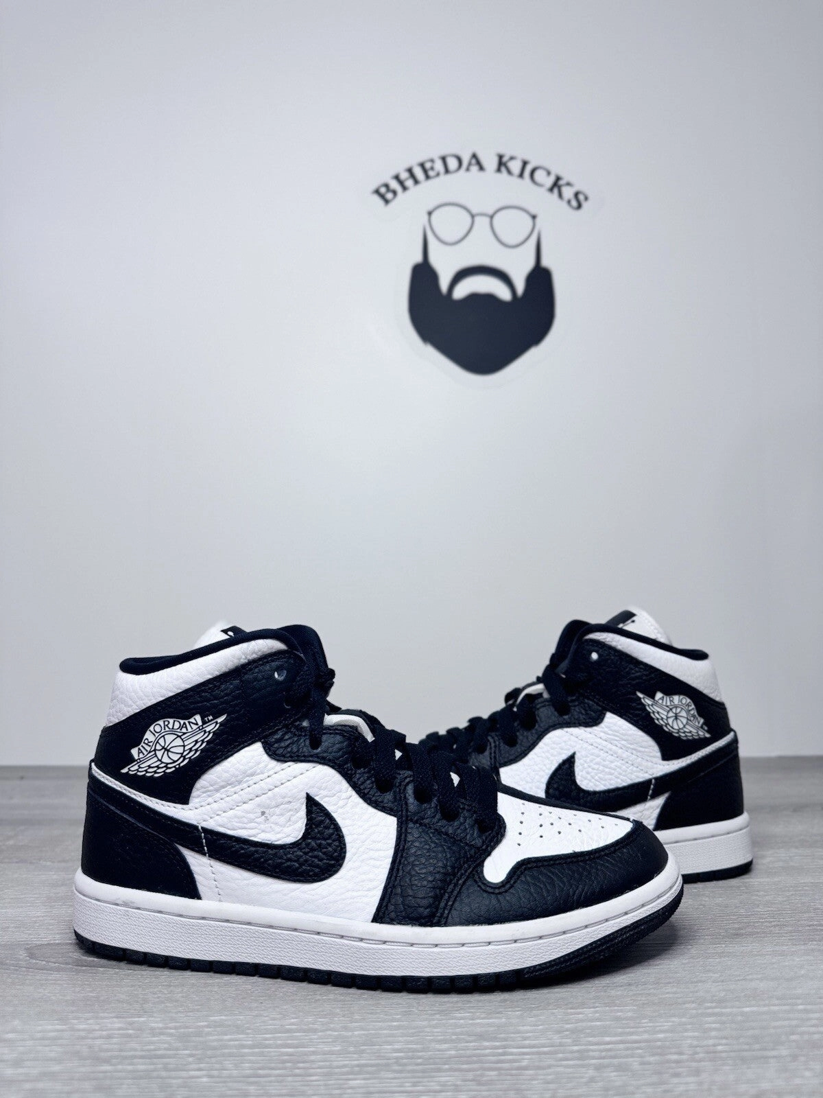 Sneakers Patrick Ewing Size 7W - Air Jordan 1 Mid Split Black White Women Size DR0501-101 Preowned