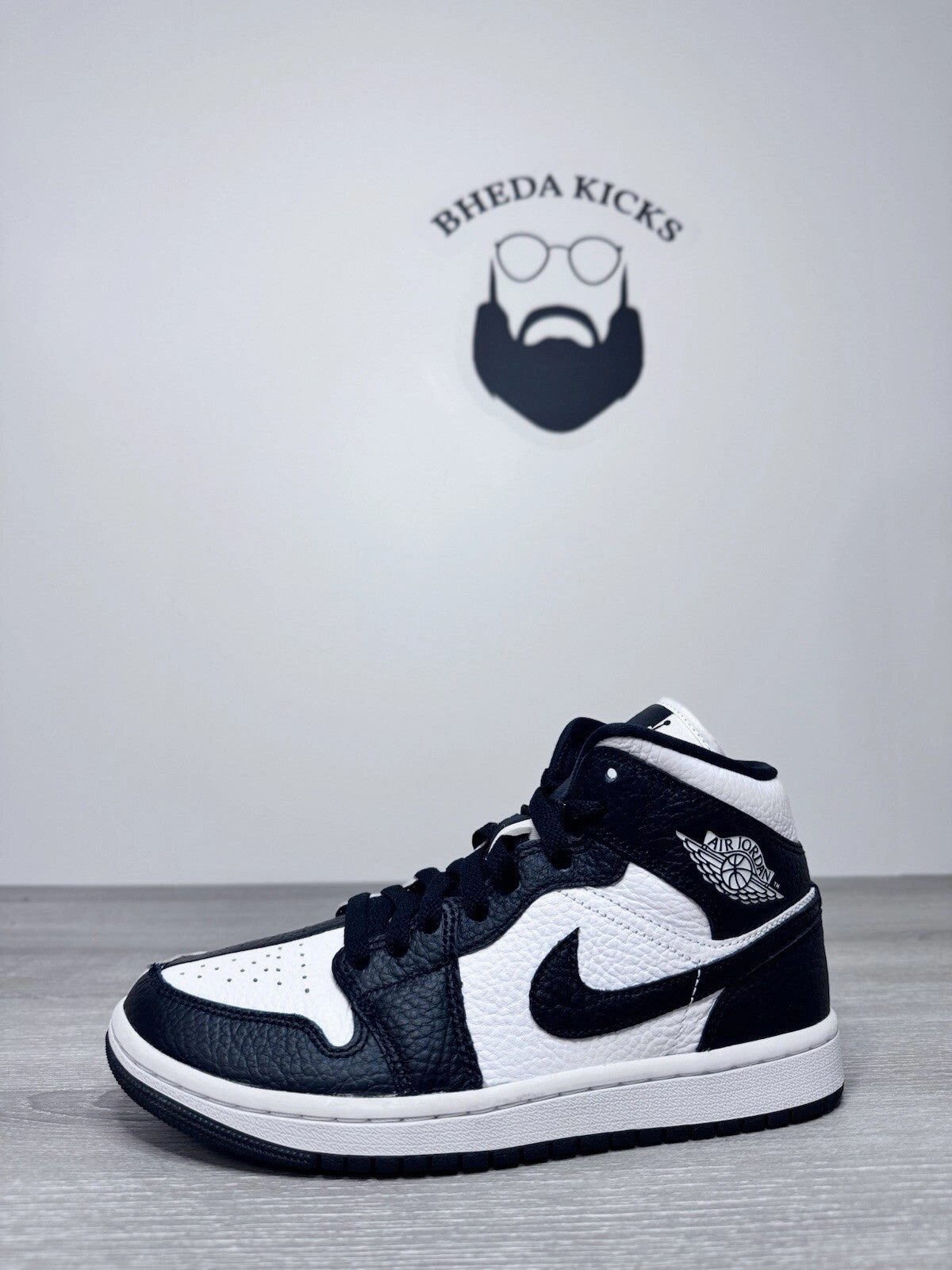 Size 7W - Air Jordan 1 Mid Split Black White Women Size DR0501-101 Preowned Vintage Check Sneakers