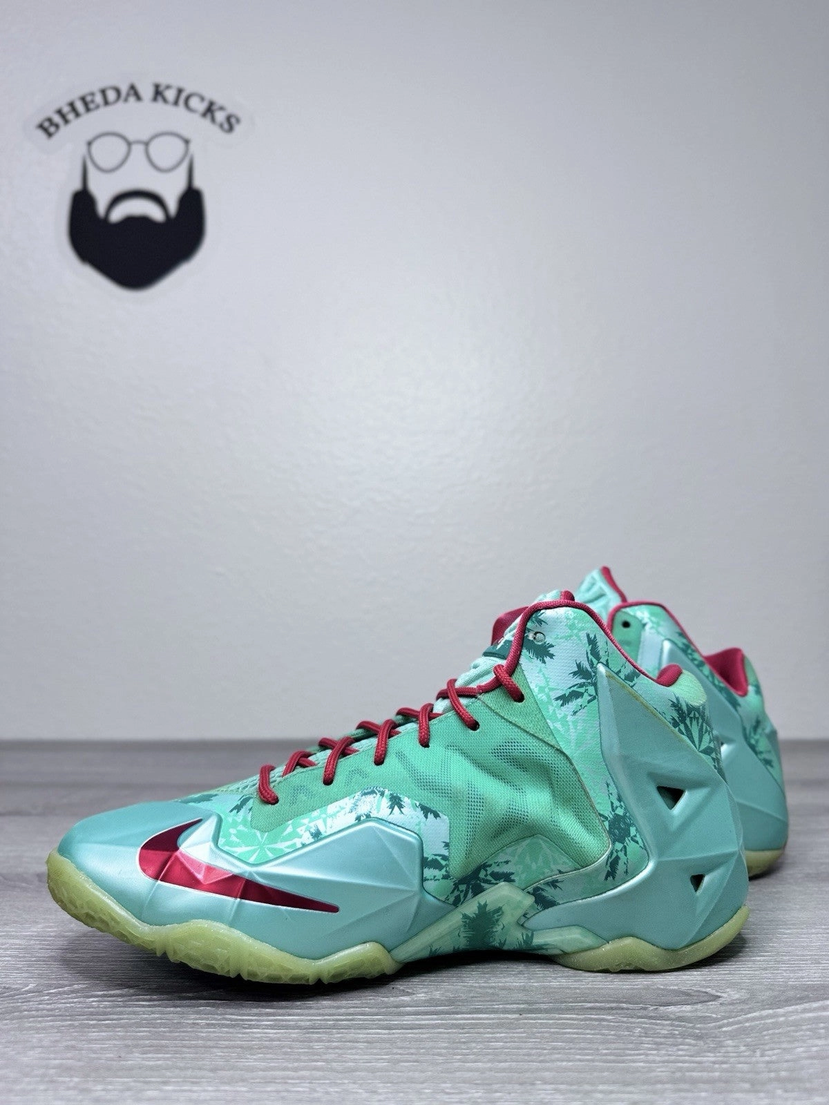 Size 7y - Nike LeBron 11 Green Glow Christmas Basketball Shoes 621712-301 Carbon Plated Running Asics