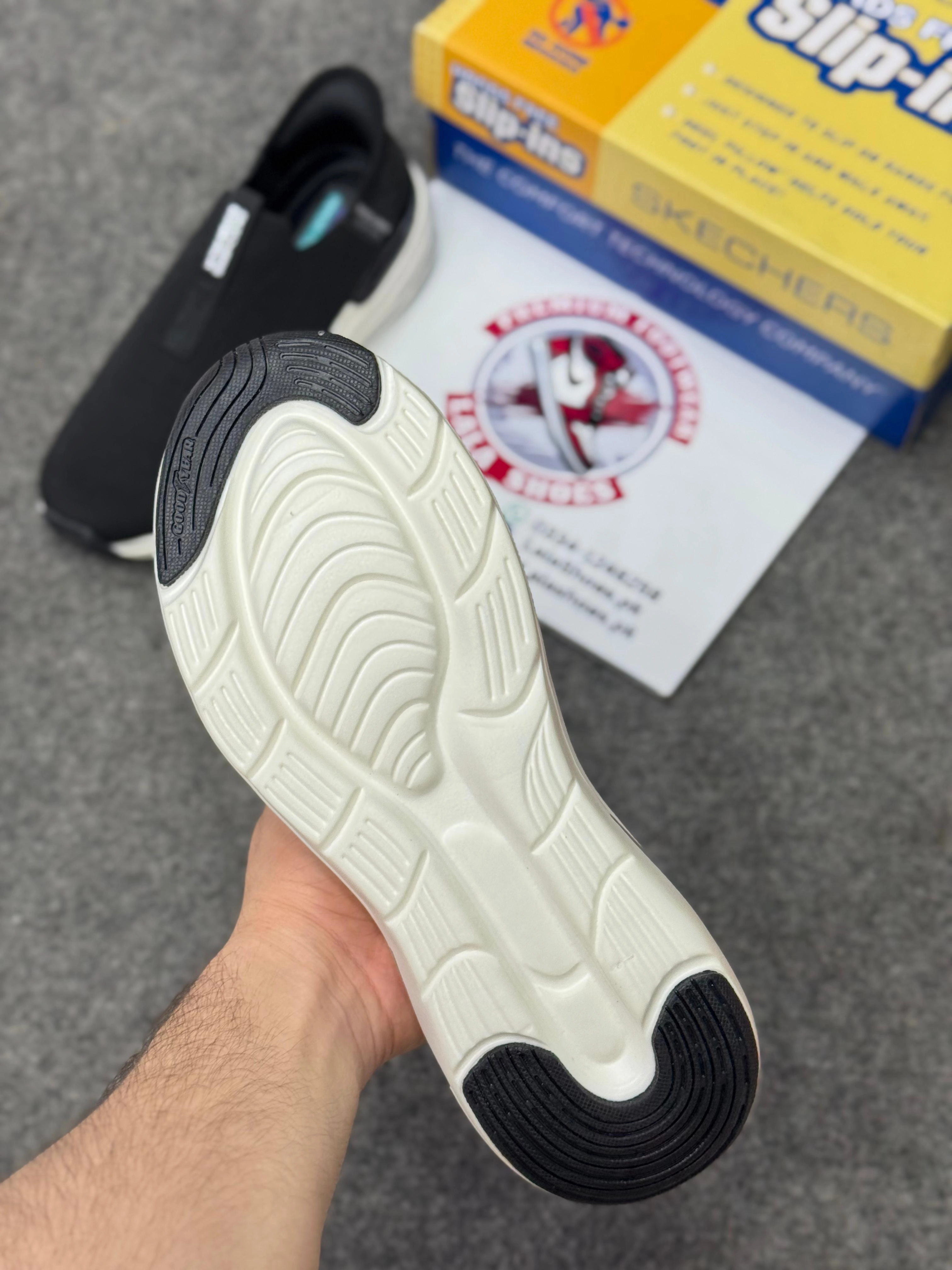 10mm Drop Running Shoes Skechers Slip-ins: Max Cushioning Hyper Burst Black white, Air-Cooled Memory Foam