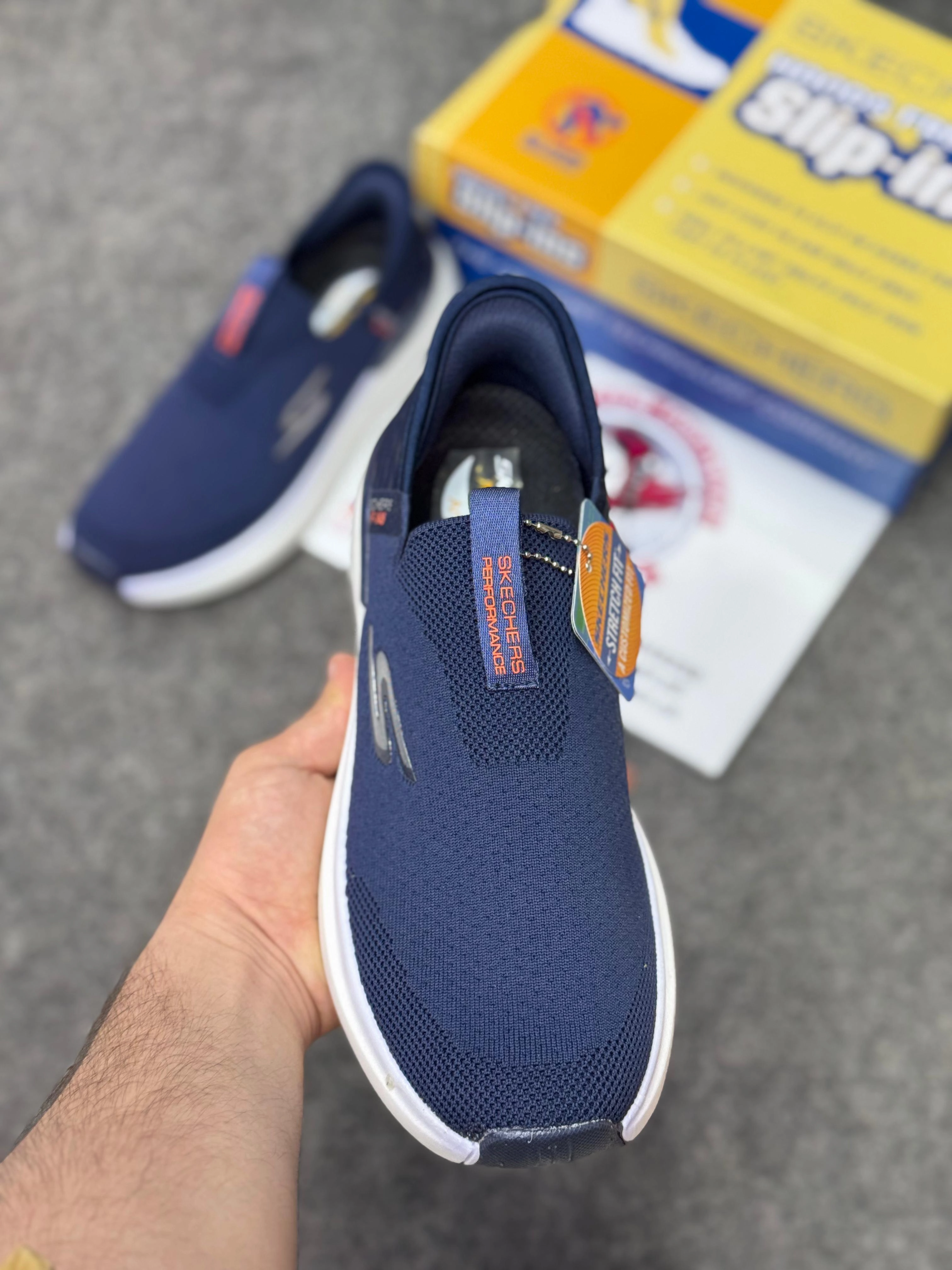 Running Shoes Comparison Skechers Slip-ins: Max Cushioning Hyper Burst Navy blue, Air-Cooled Memory Foam