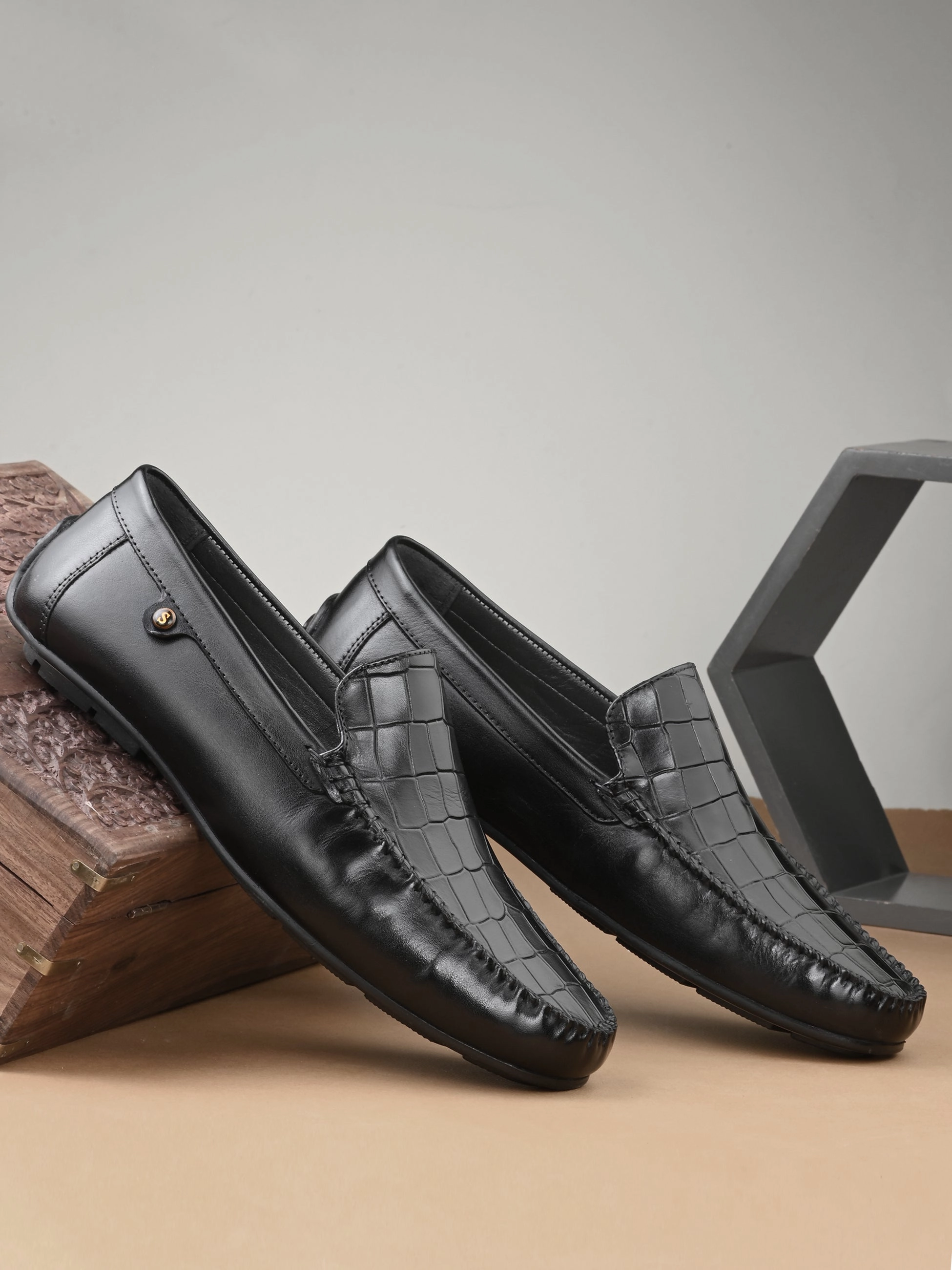 Lug-sole Loafers Stan Black Driving Loafers