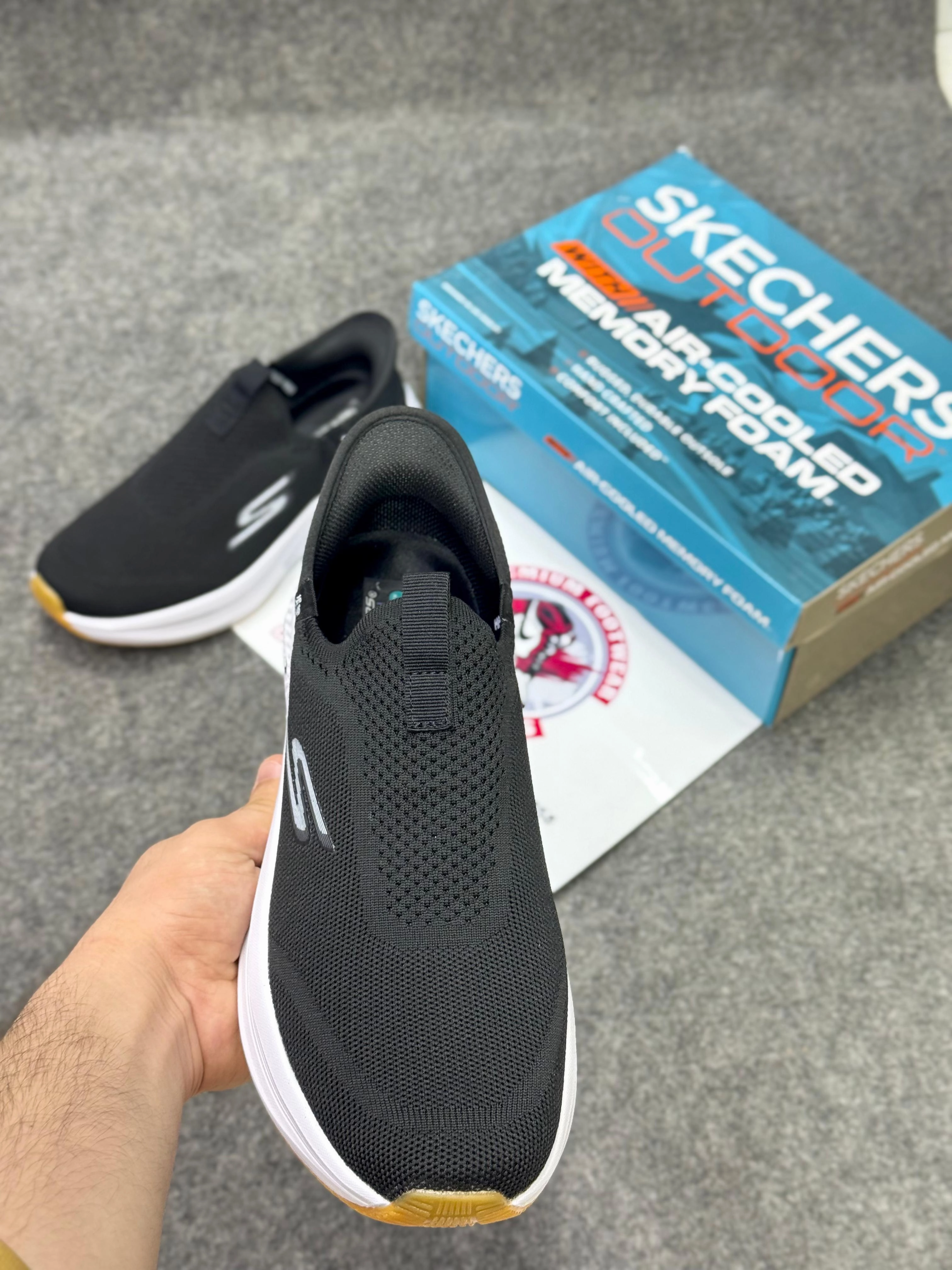 Skechers Slip-ins: Max Cushioning Black white Comfort & Air-Cooled Cushioning | Best Walking Rad Running Shoes