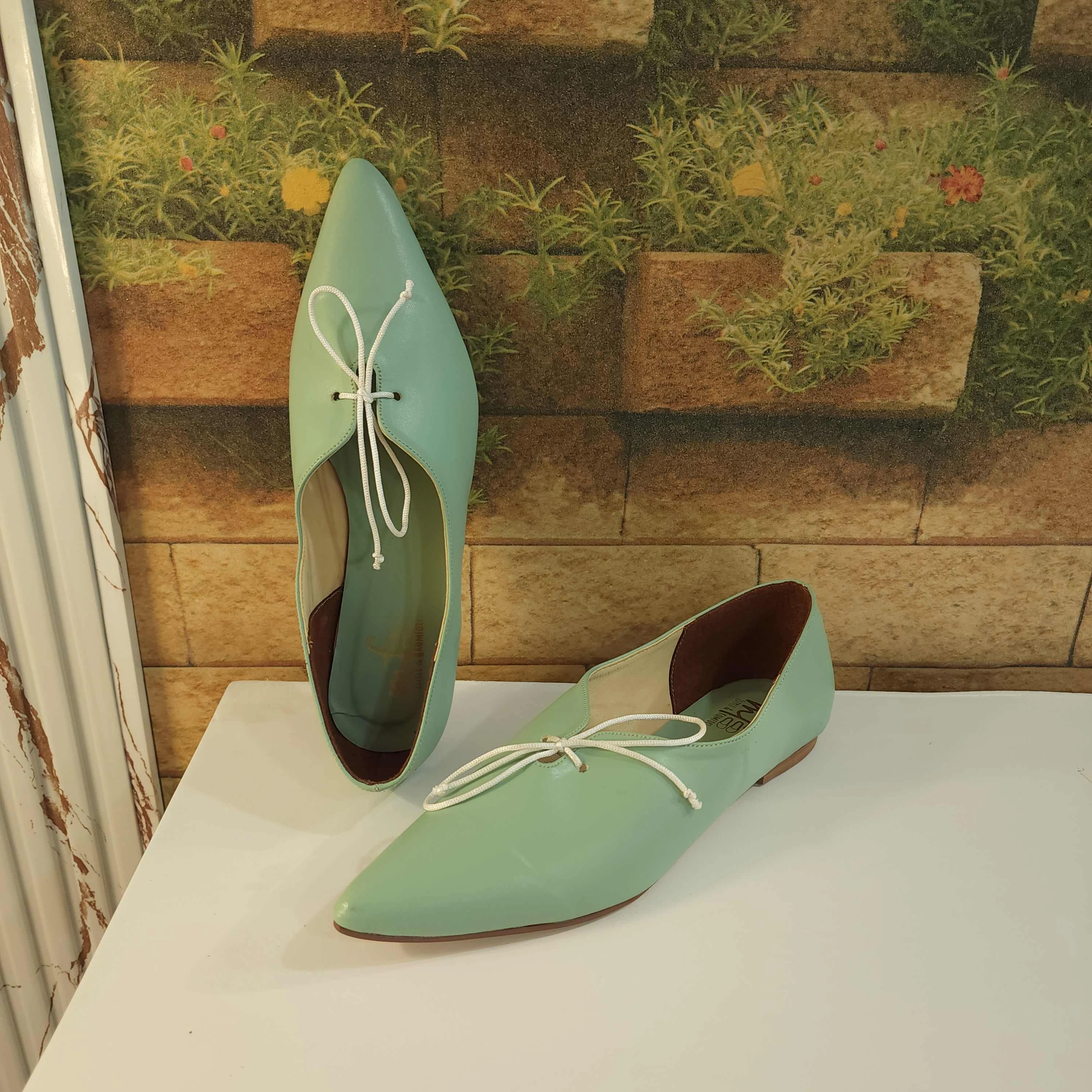 Green Pointed Pumps in Flat Type Of Shoes For Flat Feet