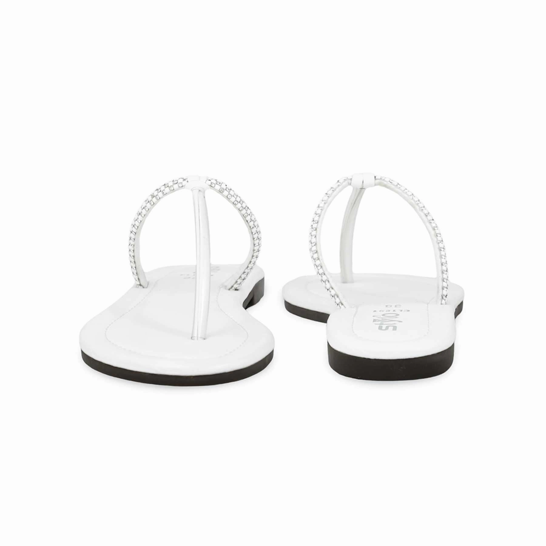 White Casual Chappal CL1891 Casual Shoes To Wear With Bell Bottom Jeans