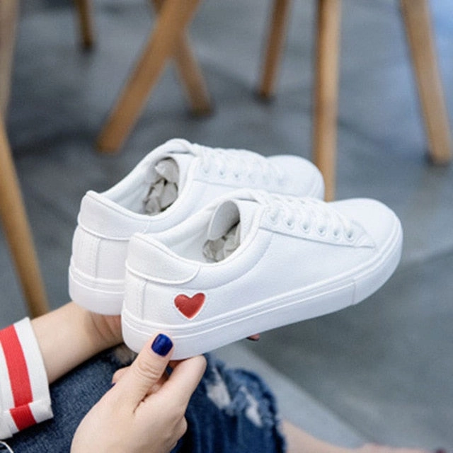 Women Canvas Shoes Women Casual Flats Heart Lace-up Fashion Ladies Spring/Autumn Shoes designer White Sneakers EUR Size 36-42 Gold Flat Shoes Near Me