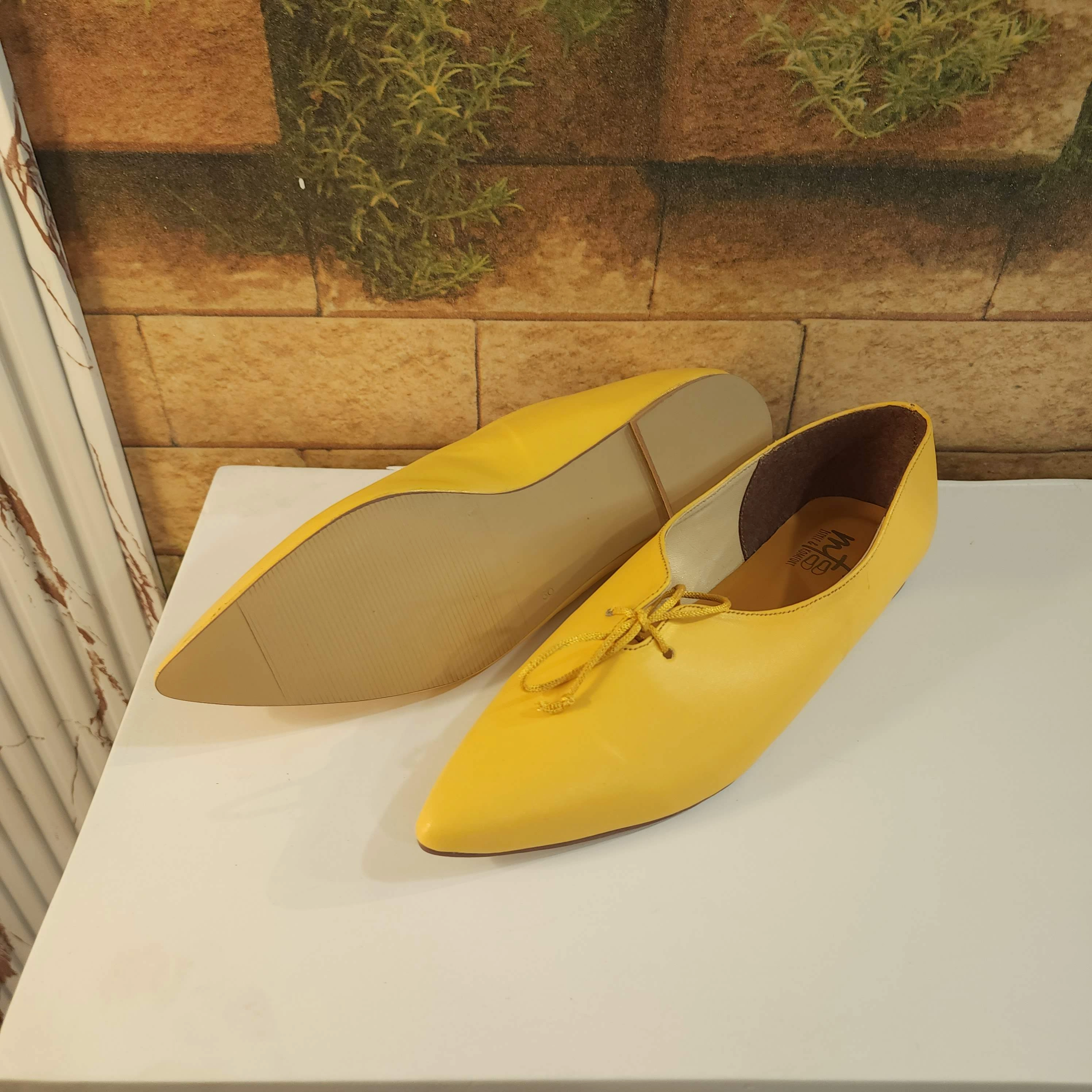 Yellow Pointed Pumps in Flat Flat Mountain Bike Shoes Review