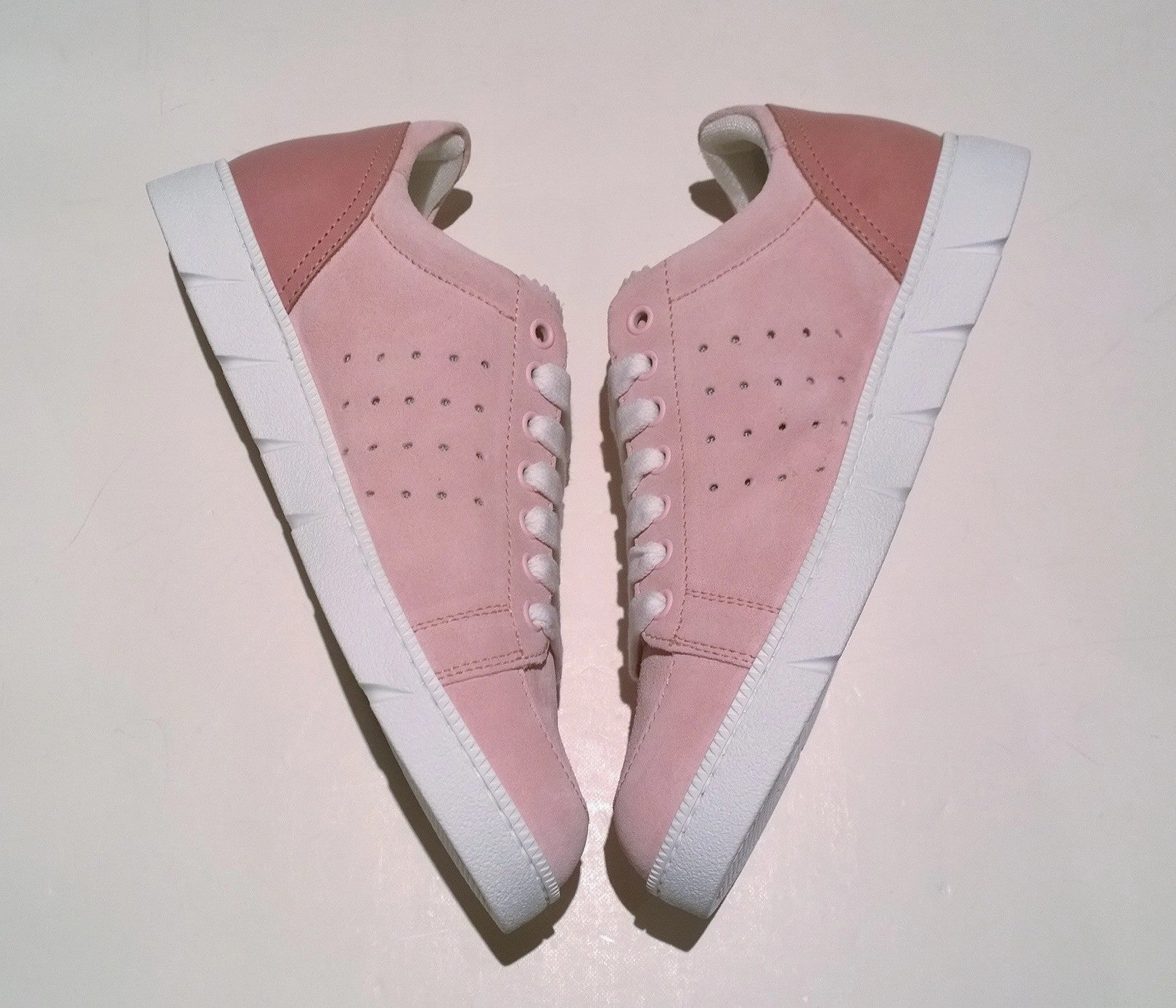 Ladies Flat Canvas Shoes Loewe Soft Sneakers in Light Pink Suede